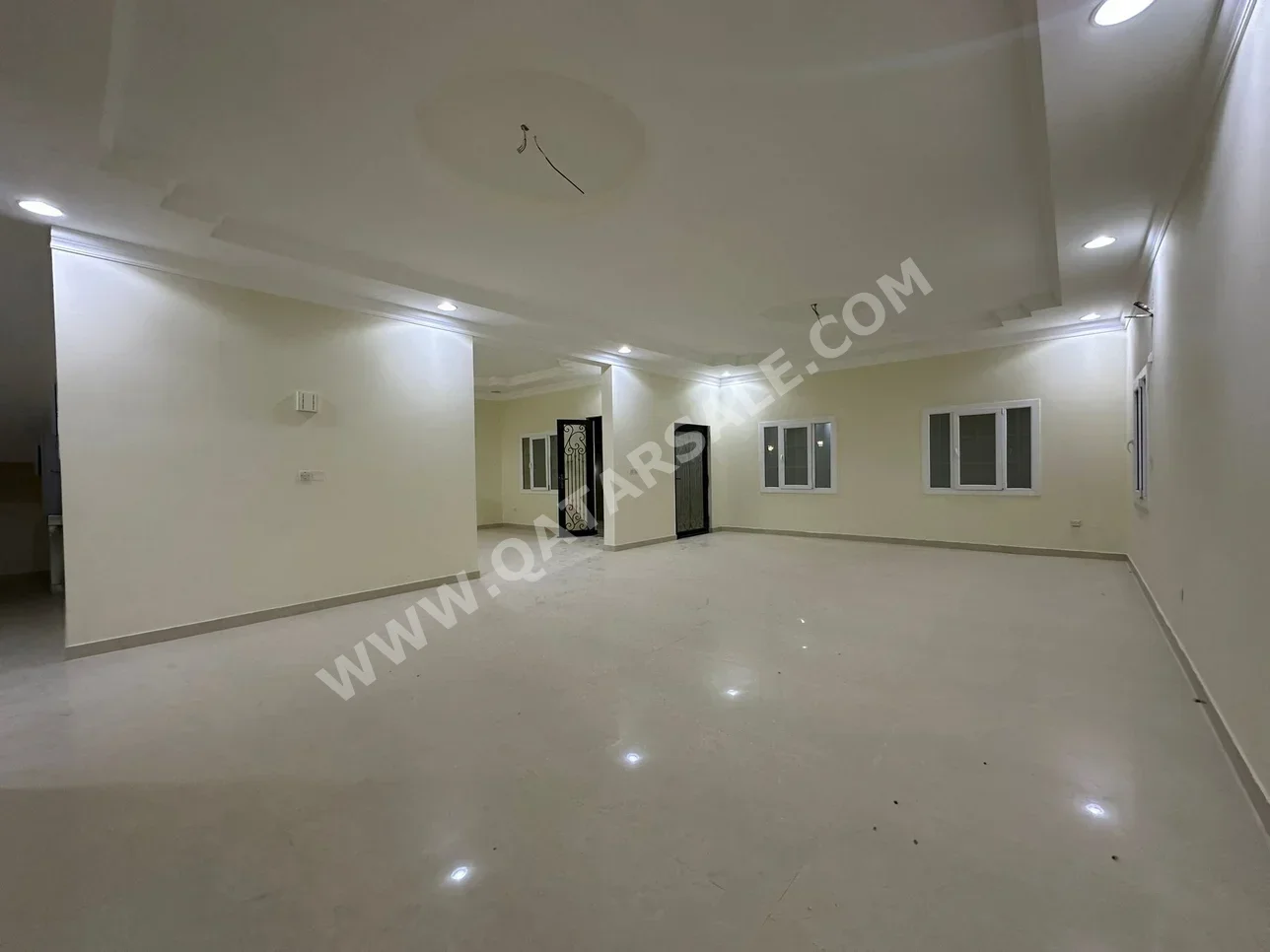 سكن عائلي  - غير مفروشة  - الريان  - عين خالد  - 7 غرف نوم