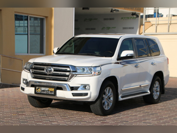 تويوتا لاند كروزر جي اكس ار 2018 اوتوماتيك 199,000 كم 8 سلندر دفع رباعي اس يو في أبيض
