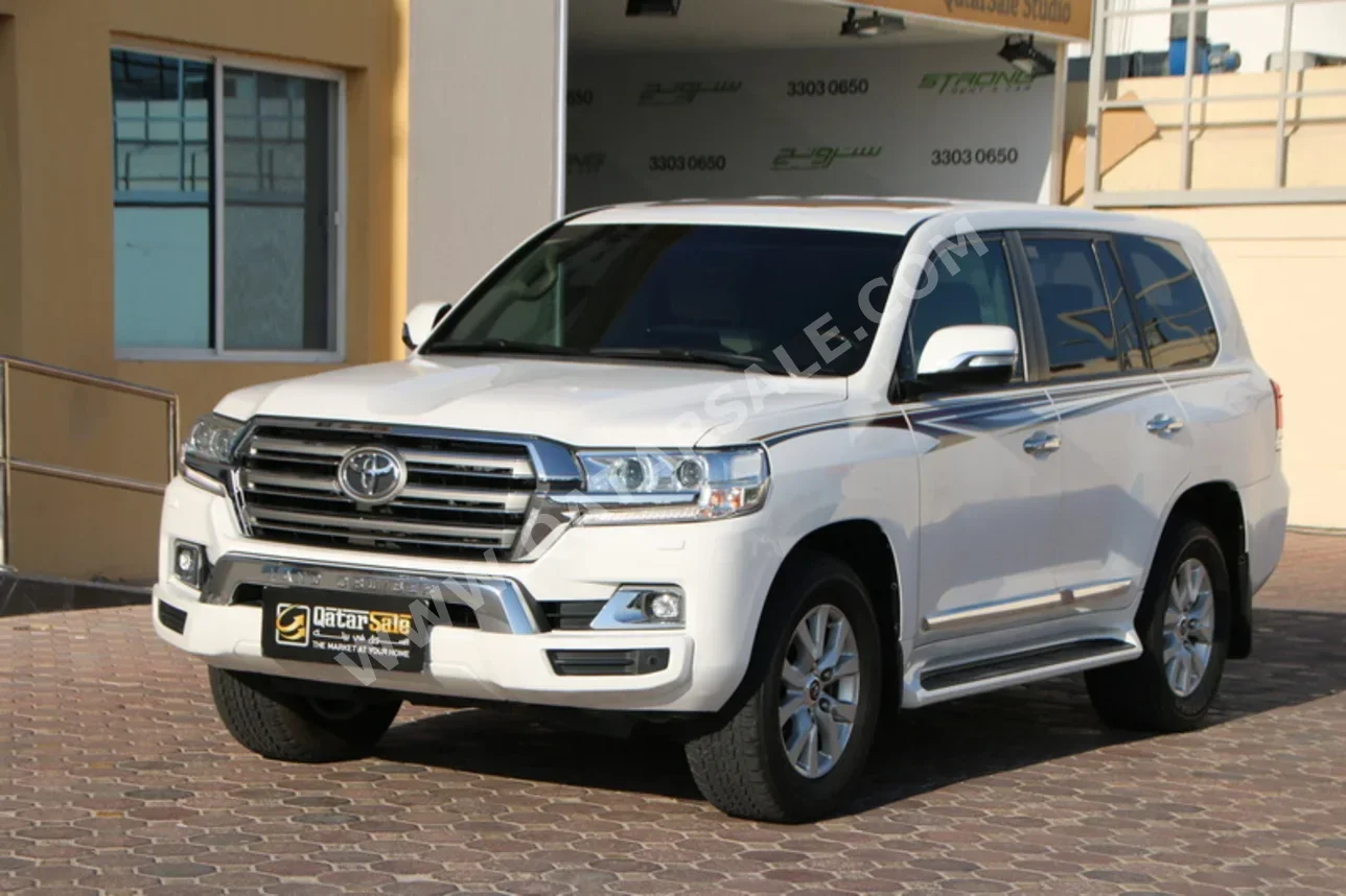 Toyota  Land Cruiser  GXR  2018  Automatic  199,000 Km  8 Cylinder  Four Wheel Drive (4WD)  SUV  White