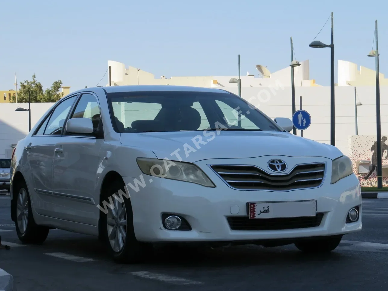 تويوتا كامري جي ال اكس 2011 اوتوماتيك 194,000 كم 4 سلندر سحب امامي سيدان أبيض