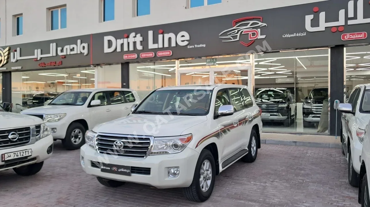 Toyota  Land Cruiser  GXR  2012  Automatic  556,000 Km  8 Cylinder  Four Wheel Drive (4WD)  SUV  White
