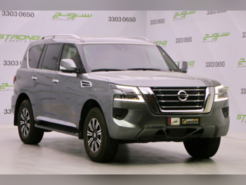 نيسان باترول تيتانيوم 2021 اوتوماتيك 54,000 كم 6 سلندر دفع رباعي اس يو في رمادي
