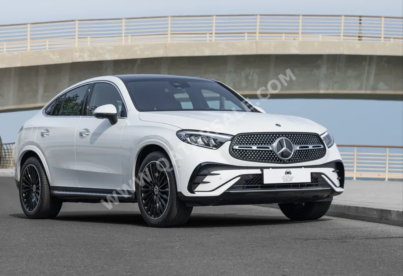 مرسيدس - بنز  جي ال سي 200  4 سلندر  إس يو في 2 في 4  أبيض  2025