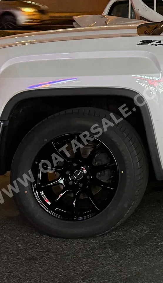 Tire & Rims Made in China /  4 Seasons  Rim Included  275 mm  20"