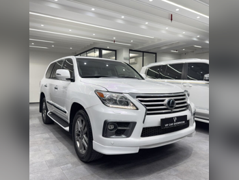 Lexus  LX  570  2015  Automatic  234,000 Km  8 Cylinder  Four Wheel Drive (4WD)  SUV  White