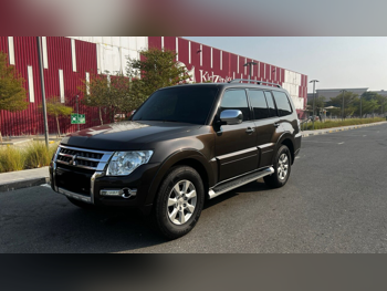 ميتسوبيشي  باجيرو  GLS  2020  اوتوماتيك  104,000 كم  6 سلندر  دفع رباعي  اس يو في  بني