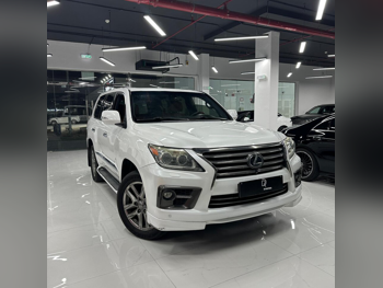 Lexus  LX  570 S  2014  Automatic  280,000 Km  8 Cylinder  Four Wheel Drive (4WD)  SUV  White