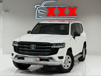 تويوتا لاند كروزر جي اكس 2022 اوتوماتيك 147,000 كم 6 سلندر دفع رباعي اس يو في أبيض تحت الضمان