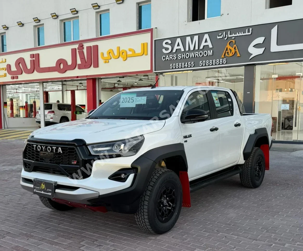 تويوتا هاي لوكس جي ار سبورت 2025 اوتوماتيك 0 كم 6 سلندر دفع رباعي بيكب أبيض تحت الضمان