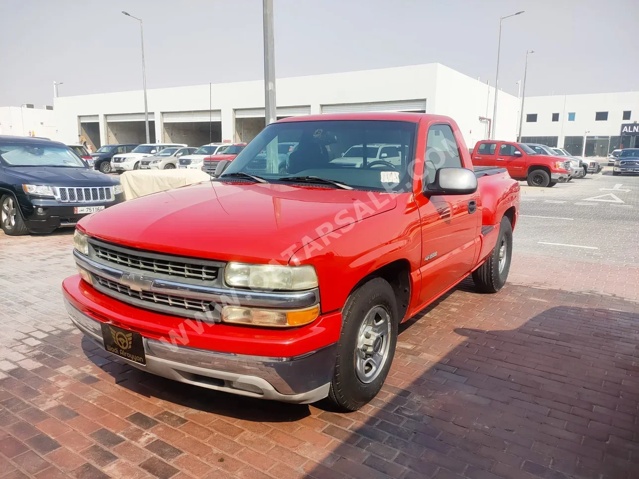 شفروليه سلفرادو 1999 اوتوماتيك 256,000 كم 8 سلندر دفع خلفي بيكب أحمر