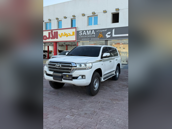 Toyota  Land Cruiser  VXR  2018  Automatic  415,000 Km  8 Cylinder  Four Wheel Drive (4WD)  SUV  White