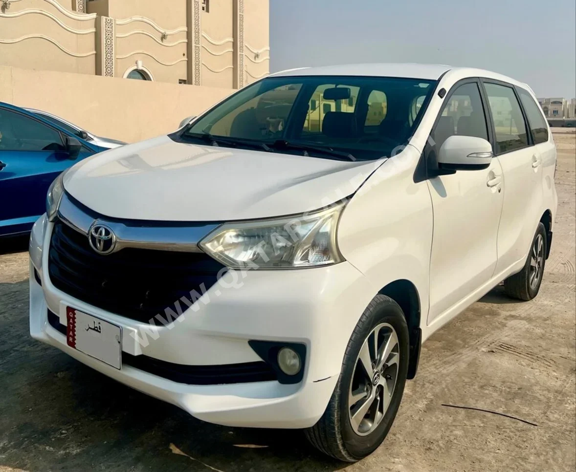 تويوتا افانزا 2017 اوتوماتيك 240,000 كم 4 سلندر دفع خلفي اس يو في أبيض