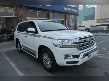 Toyota  Land Cruiser  GXR  2021  Automatic  170,000 Km  8 Cylinder  Four Wheel Drive (4WD)  SUV  White