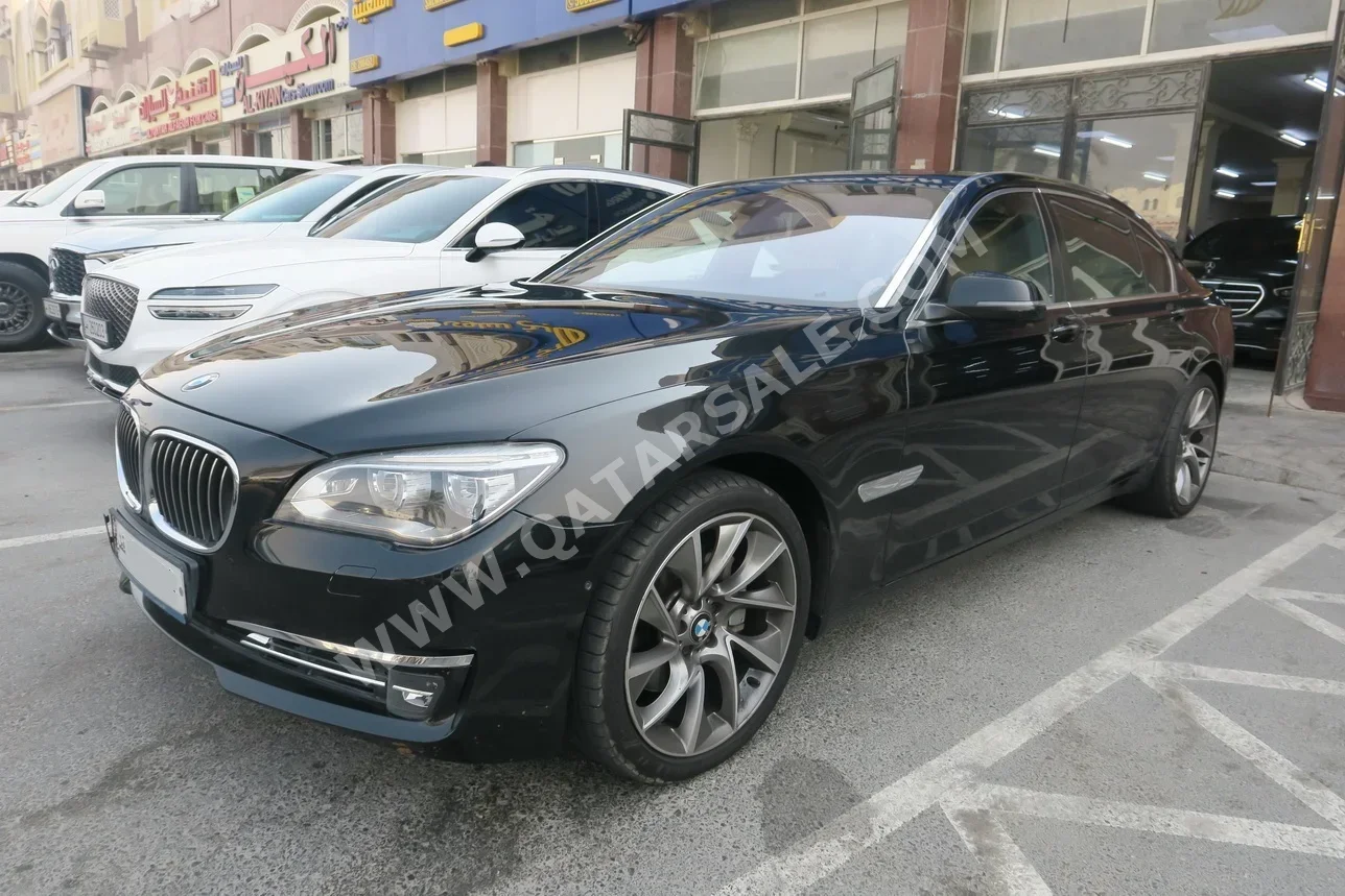 بي ام دبليو الفئة - السابعة 740 Li 2015 اوتوماتيك 82,000 كم 6 سلندر دفع خلفي سيدان أسود