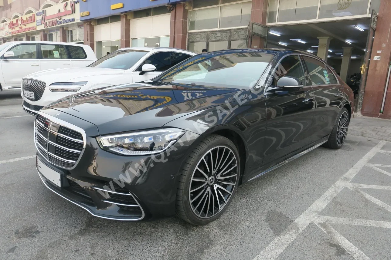 مرسيدس - بنز اس - كلاس 450 2024 اوتوماتيك 5,000 كم 6 سلندر دفع خلفي سيدان أسود تحت الضمان