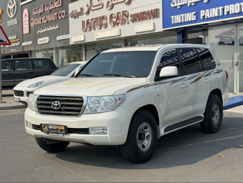تويوتا  لاند كروزر  جي لمتيد  2010  اوتوماتيك  335,000 كم  6 سلندر  دفع رباعي  اس يو في  أبيض