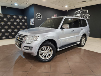 ميتسوبيشي  باجيرو  GLS  2018  اوتوماتيك  70,000 كم  6 سلندر  دفع رباعي  اس يو في  فضي