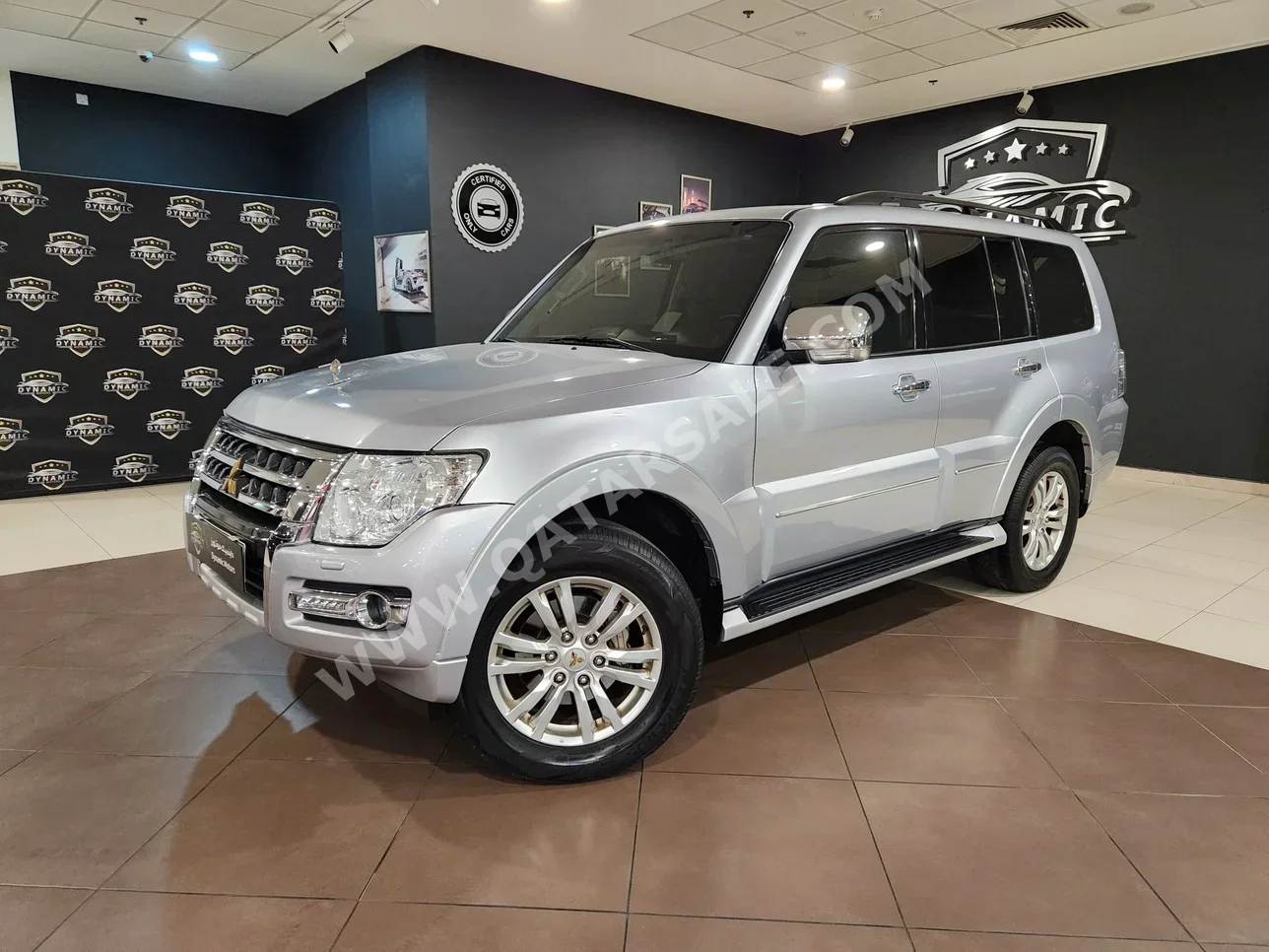 ميتسوبيشي  باجيرو  GLS  2018  اوتوماتيك  70,000 كم  6 سلندر  دفع رباعي  اس يو في  فضي