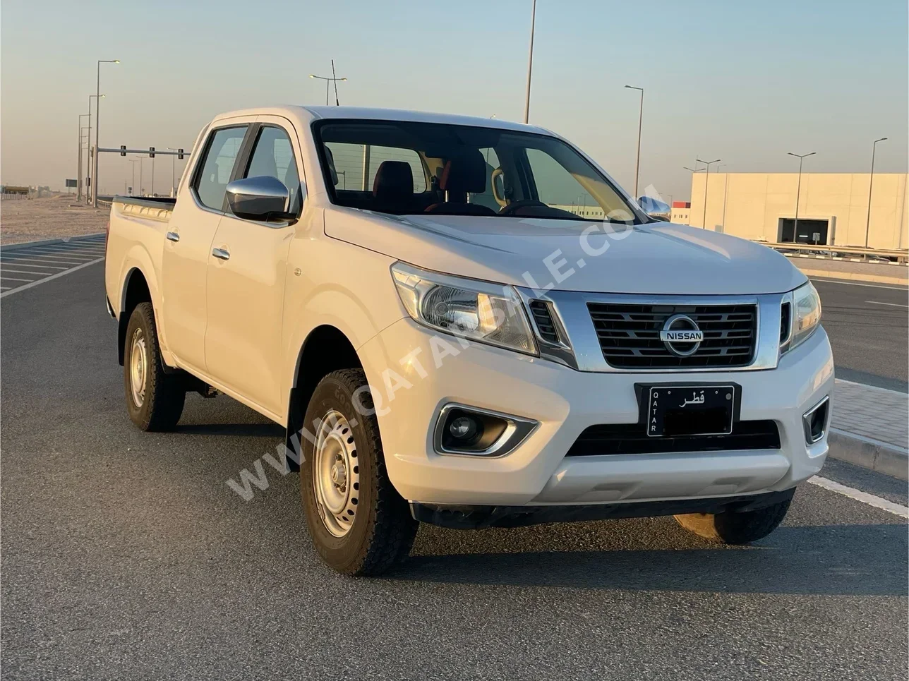 نيسان نافارا أس اي 2020 اوتوماتيك 39,000 كم 4 سلندر دفع خلفي بيكب أبيض