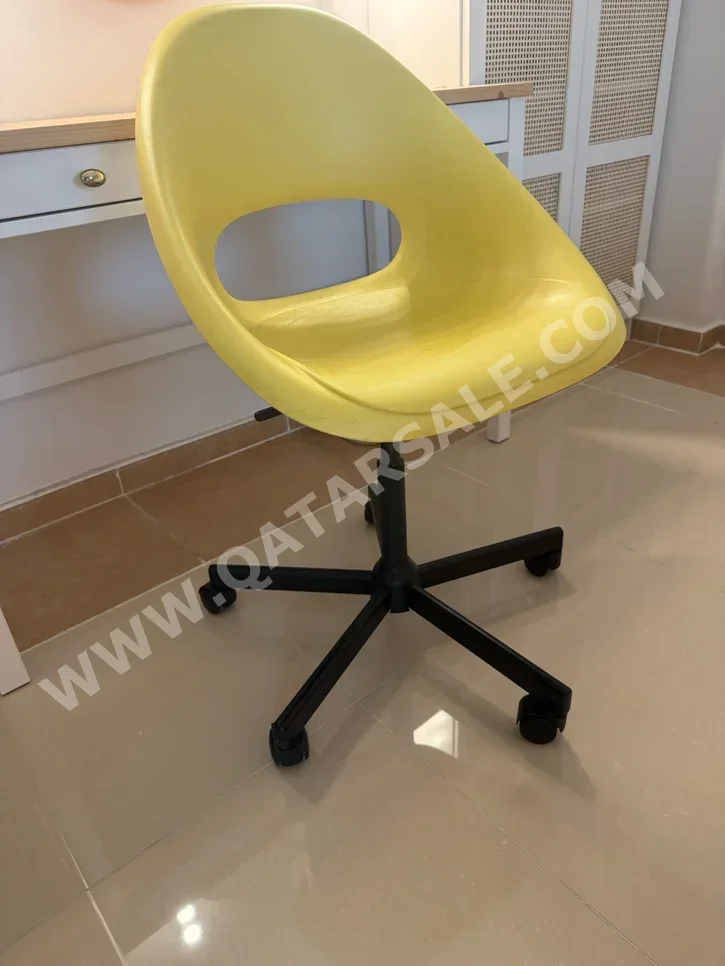 مكاتب وكراسي الأطفال - ايكيا - كرسي - الأصفر