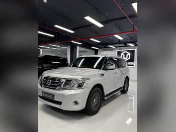 نيسان باترول اس اي 2015 اوتوماتيك 230,000 كم 8 سلندر دفع رباعي اس يو في فضي