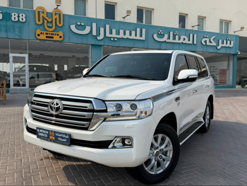Toyota  Land Cruiser  VXR  2021  Automatic  58,000 Km  8 Cylinder  Four Wheel Drive (4WD)  SUV  White  With Warranty
