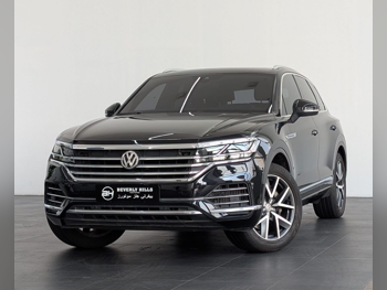 فوكس واغن  طوارق  هاي لاين بلس  2020  اوتوماتيك  56,115 كم  6 سلندر  دفع رباعي  اس يو في  أسود