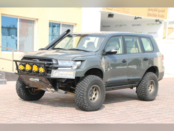 تويوتا  لاند كروزر  جي اكس ار  2019  اوتوماتيك  134,000 كم  8 سلندر  دفع رباعي  اس يو في  رمادي