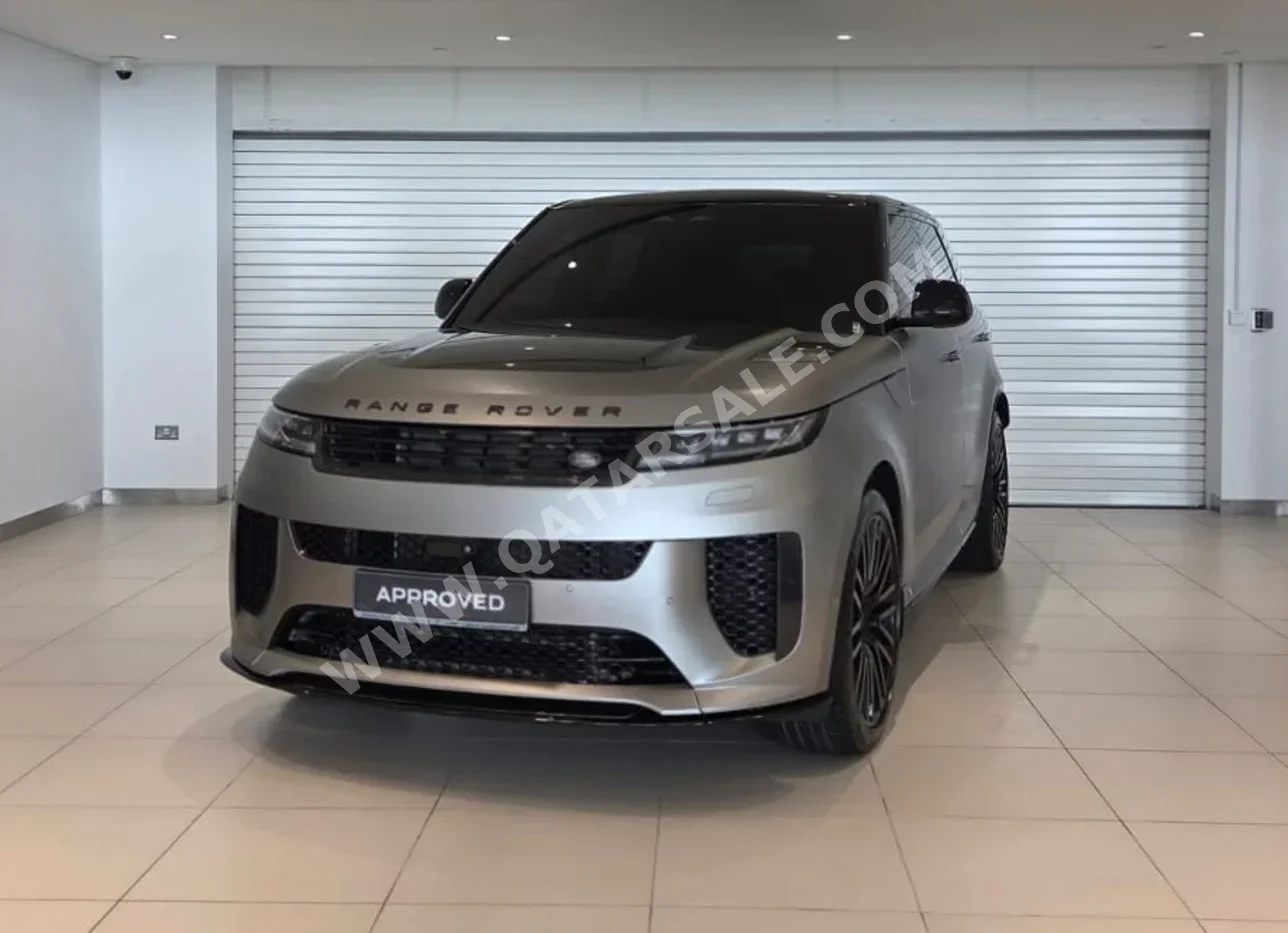 لاند روفر  رنج روفر  اس في  2024  اوتوماتيك  20,600 كم  8 سلندر  دفع رباعي  اس يو في  فضي  تحت الضمان