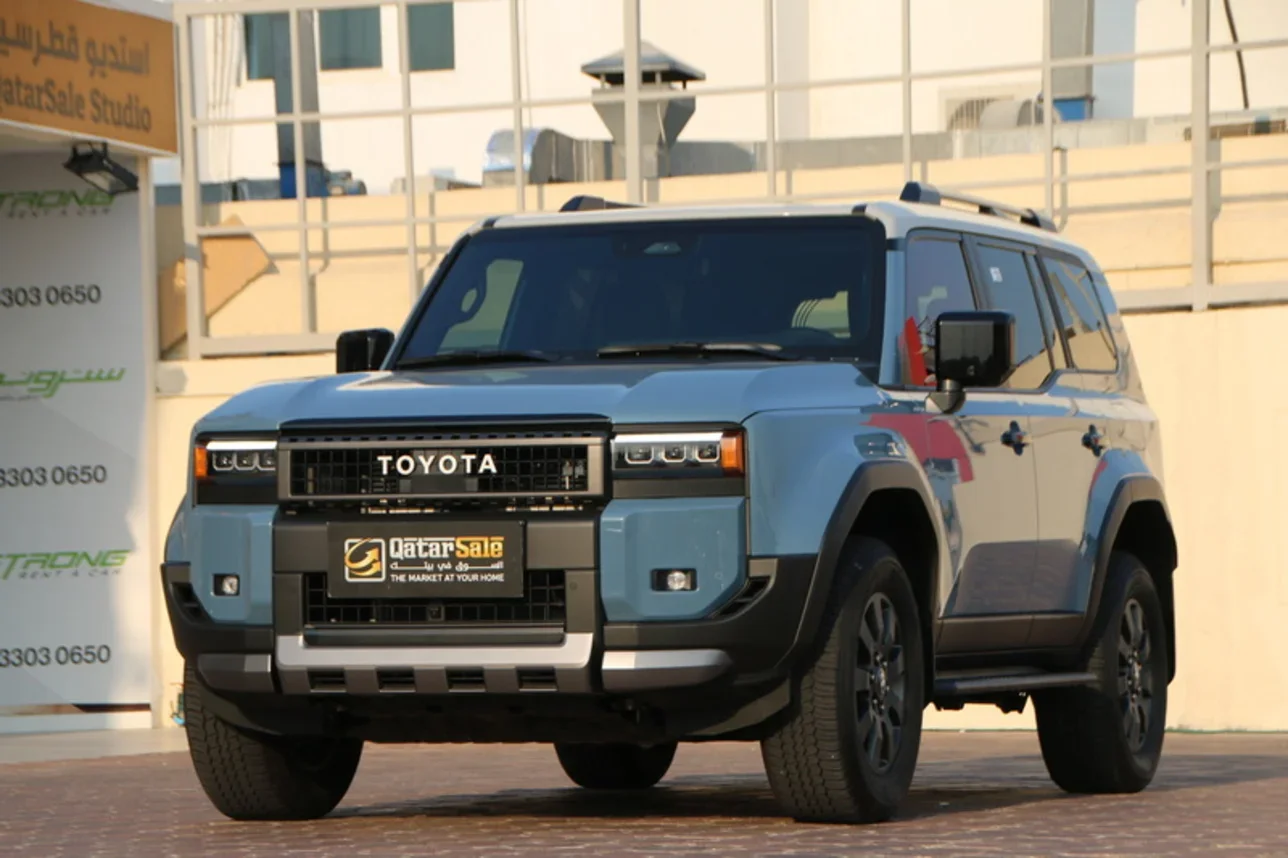 تويوتا برادو تي اكس تيربو 2025 اوتوماتيك 7,000 كم 4 سلندر دفع رباعي اس يو في أزرق و أبيض تحت الضمان