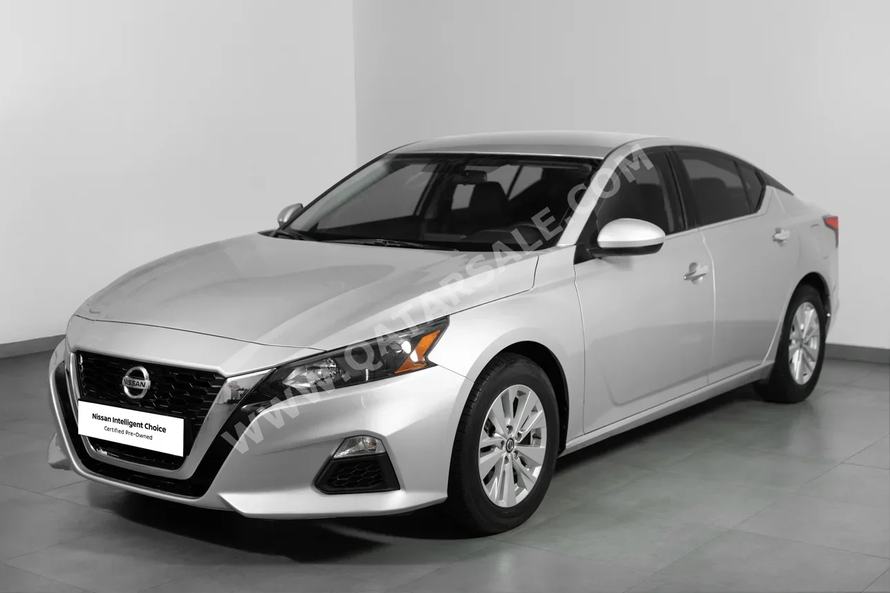 نيسان ألتيما 2.5 اس 2022 اوتوماتيك 43,557 كم 4 سلندر سحب امامي سيدان فضي تحت الضمان