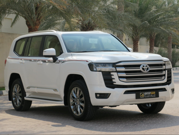تويوتا  لاند كروزر  جي اكس ار توين توربو  2026  اوتوماتيك  0 كم  6 سلندر  دفع رباعي  اس يو في  أبيض  تحت الضمان
