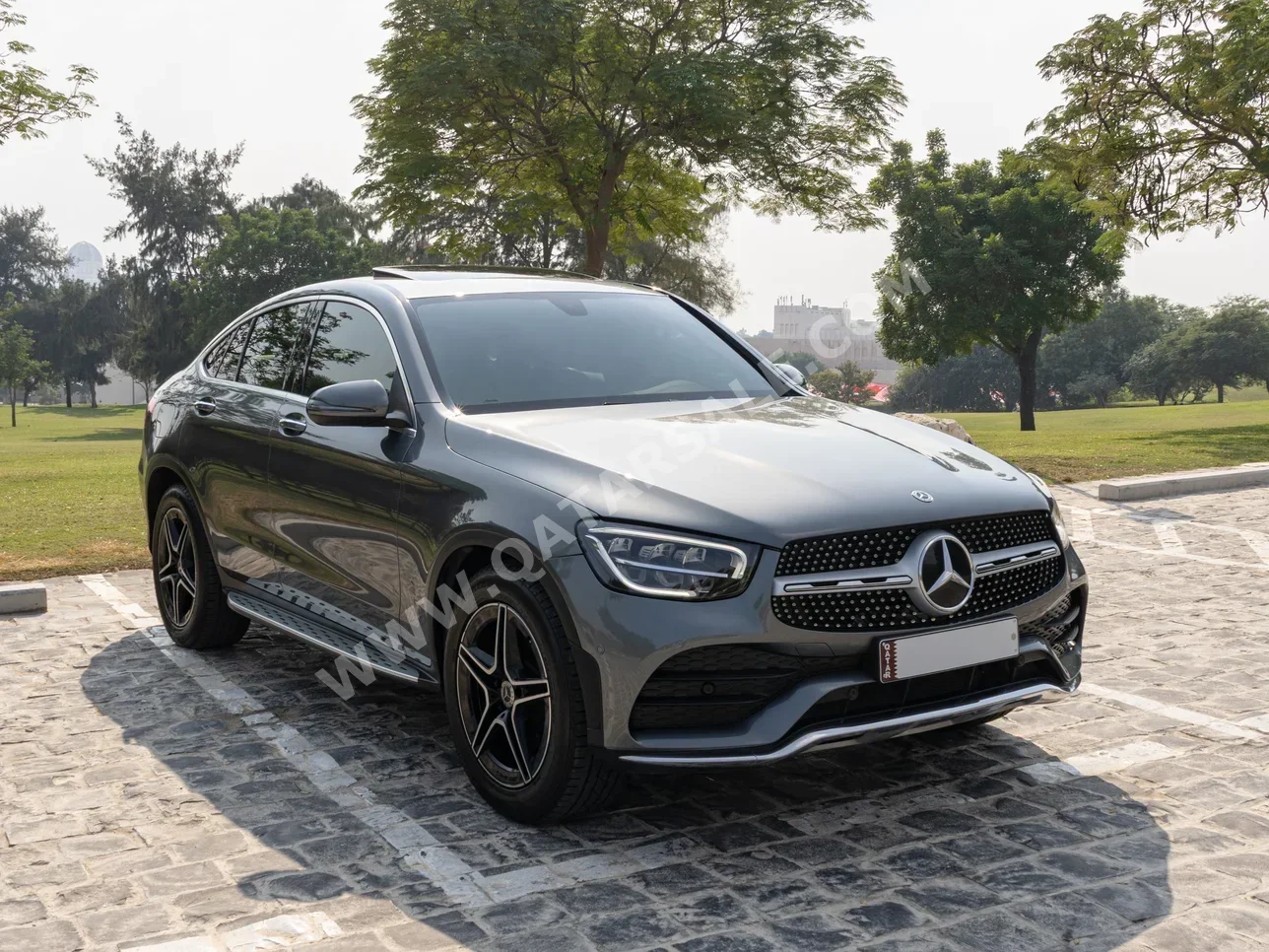 مرسيدس - بنز جي ال سي 200 2021 اوتوماتيك 77,000 كم 4 سلندر دفع رباعي اس يو في رمادي