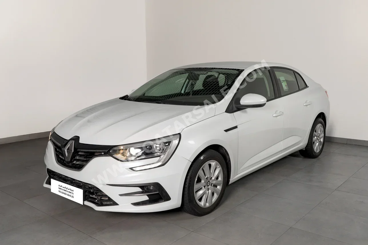 رينو ميغان 2023 اوتوماتيك 33,110 كم 4 سلندر سحب امامي سيدان أبيض تحت الضمان