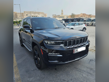 جييب جراند شيروكي ليميتد 2022 اوتوماتيك 54,000 كم 6 سلندر دفع رباعي اس يو في أسود تحت الضمان