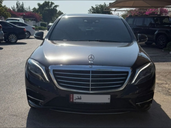 مرسيدس - بنز  اس - كلاس  400 AMG  2016  اوتوماتيك  150,000 كم  6 سلندر  دفع خلفي  سيدان  بني ميكاديميا