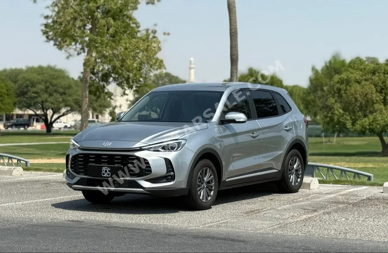 ام جي Z5 4 سلندر إس يو في 2 في 4 رصاصي 2025