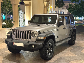 جييب رانجلار سبورت 2020 اوتوماتيك 52,000 كم 6 سلندر دفع رباعي اس يو في رمادي