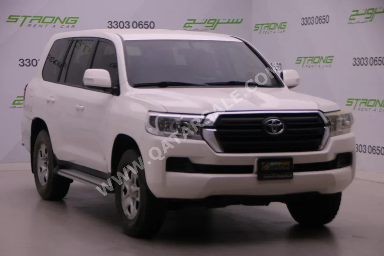 تويوتا  لاند كروزر  جي اكس  2016  اوتوماتيك  330,000 كم  6 سلندر  دفع رباعي  اس يو في  أبيض