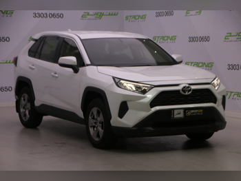 تويوتا راف 4 2025 اوتوماتيك 5,700 كم 4 سلندر دفع رباعي اس يو في أبيض لؤلؤي تحت الضمان