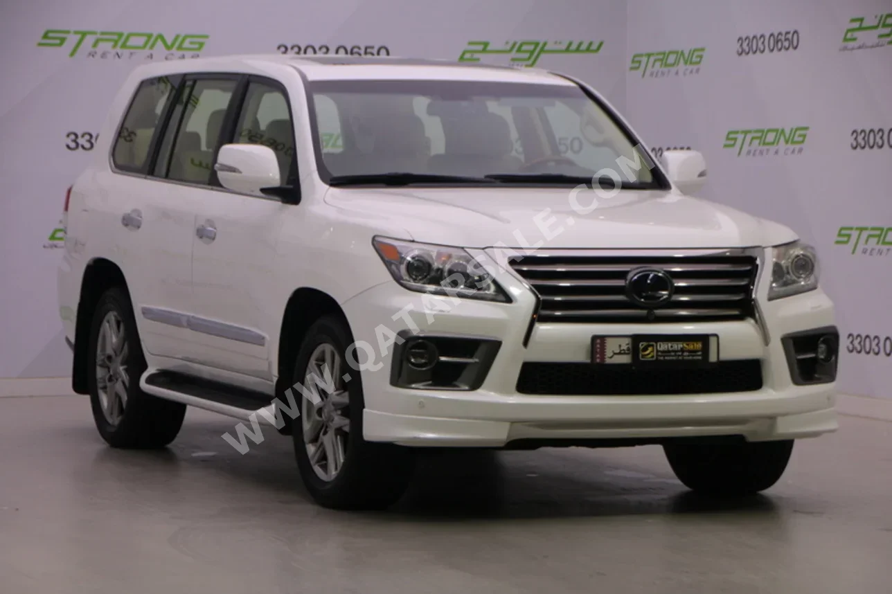 لكزس ال اكس 570 2015 اوتوماتيك 139,000 كم 8 سلندر دفع رباعي اس يو في أبيض