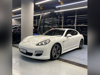 Porsche  Panamera  4S  2013  Automatic  50,000 Km  8 Cylinder  Rear Wheel Drive (RWD)  Sedan  White  With Warranty