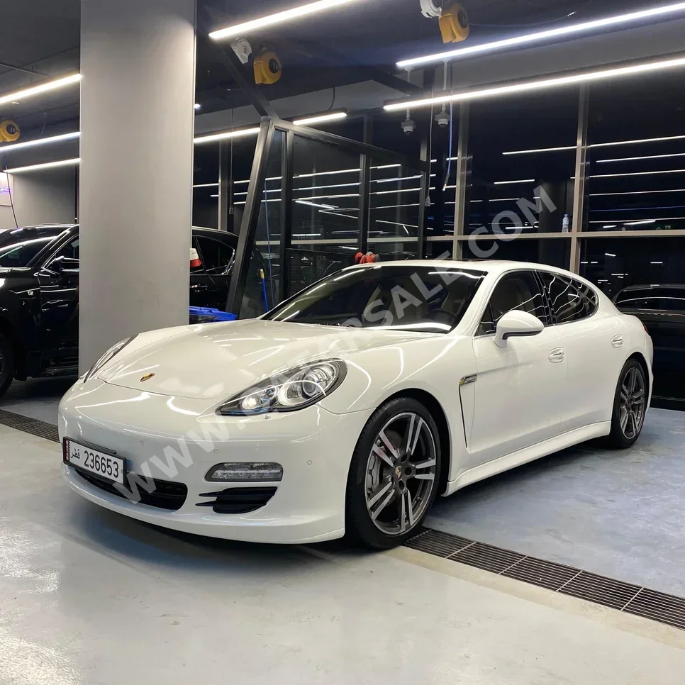 Porsche  Panamera  4S  2013  Automatic  50,000 Km  8 Cylinder  Rear Wheel Drive (RWD)  Sedan  White  With Warranty