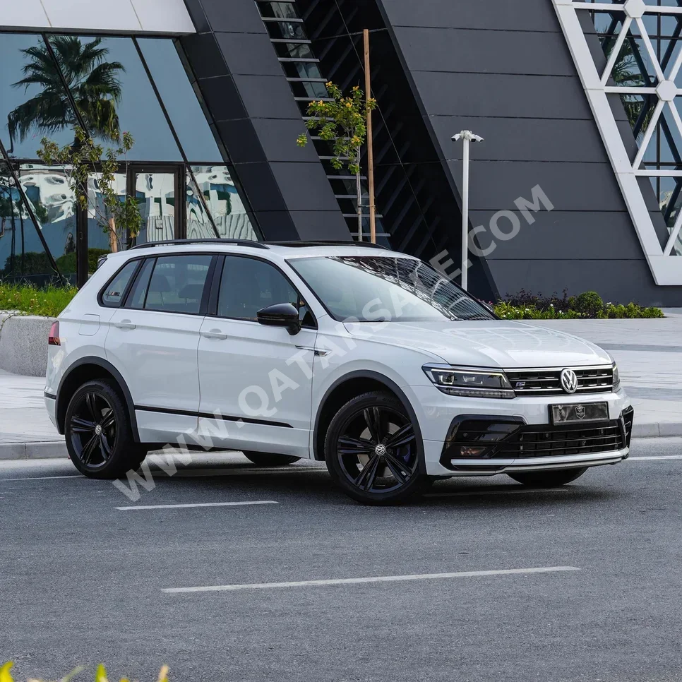 Volkswagen  Tiguan  R-Line  2020  Automatic  45,000 Km  6 Cylinder  All Wheel Drive (AWD)  SUV  White  With Warranty