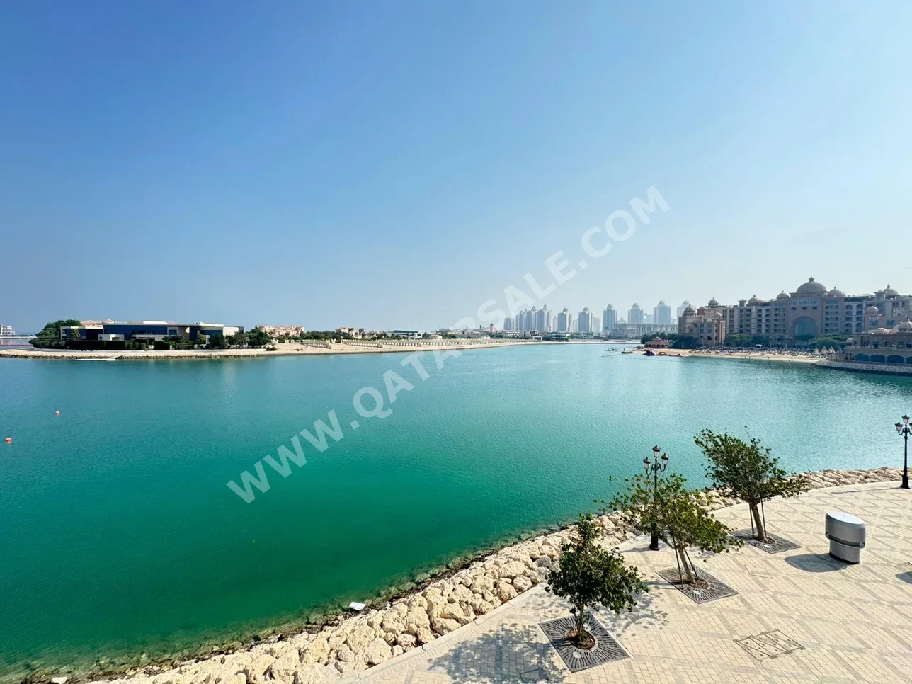 2 غرف نوم  شقة  للايجار  في الدوحة -  اللؤلؤة  نصف مفروشة