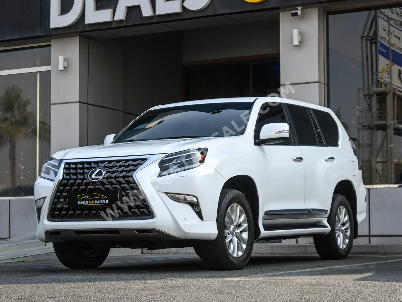 لكزس  جي اكس  460  2022  اوتوماتيك  90,000 كم  8 سلندر  دفع رباعي  اس يو في  أبيض