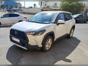 تويوتا  كورولا  كروس هايبرد  2025  اوتوماتيك  0 كم  4 سلندر  سحب امامي  اس يو في  أبيض  تحت الضمان