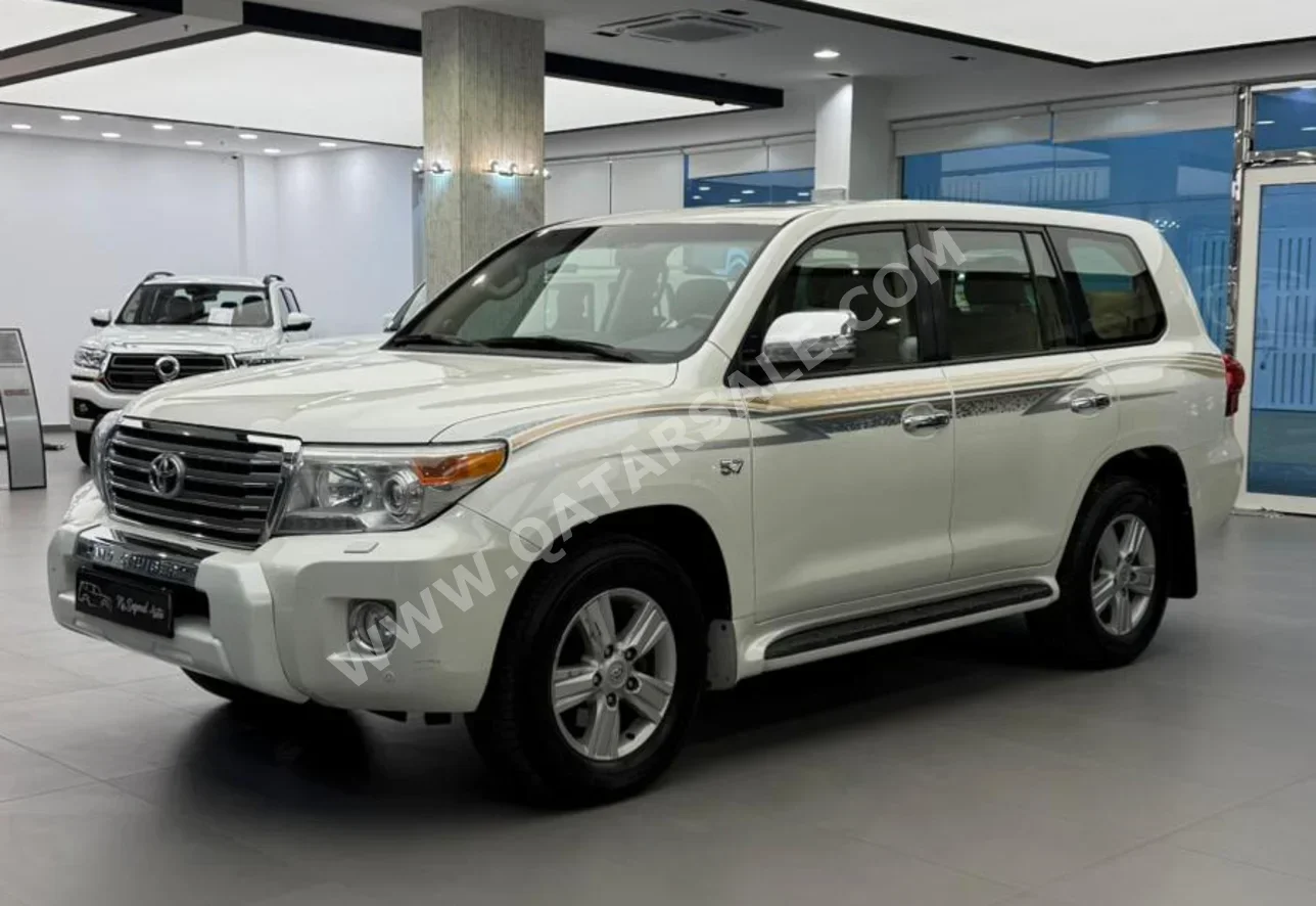 Toyota  Land Cruiser  VXR  2012  Automatic  333,000 Km  8 Cylinder  Four Wheel Drive (4WD)  SUV  White
