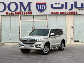 Toyota  Land Cruiser  GXR  2017  Automatic  226,000 Km  8 Cylinder  Four Wheel Drive (4WD)  SUV  White