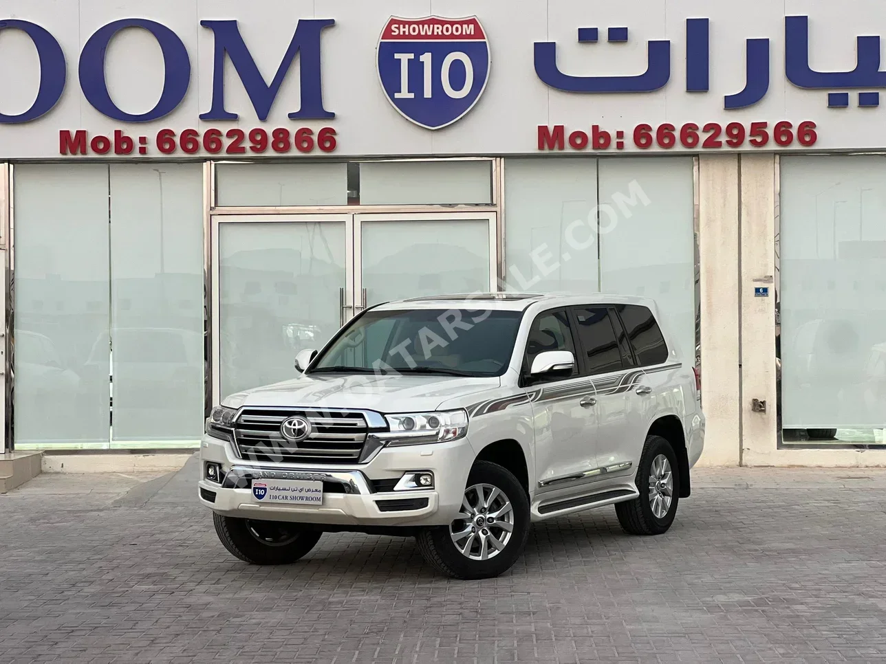 Toyota  Land Cruiser  GXR  2017  Automatic  226,000 Km  8 Cylinder  Four Wheel Drive (4WD)  SUV  White